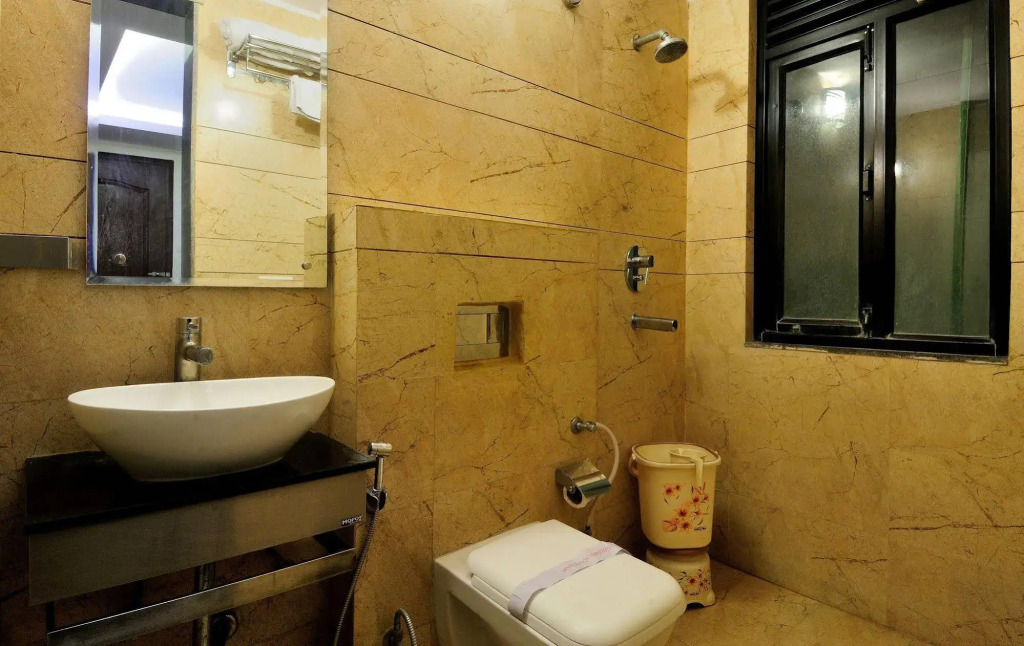 Hotel Cabana 5 Mins Walking Distance From NDLS Station