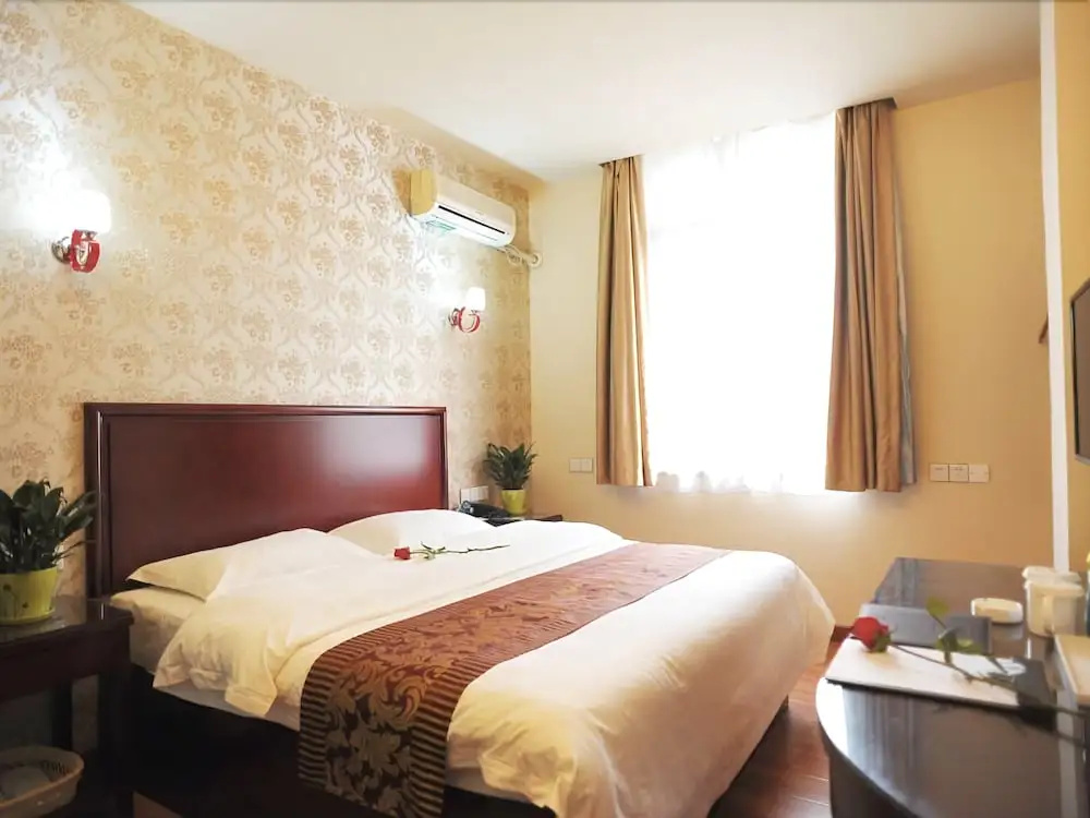 Xana Hotelle Hotel (Guangzhou Beijing Road Pedestrian Street Nongjiangsuo Subway Station)