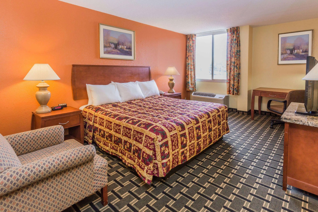 Days Hotel by Wyndham Danville Conference Center