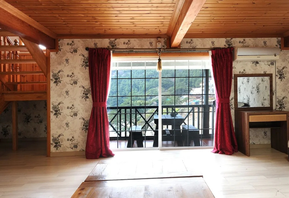 Geoje Floria Pension