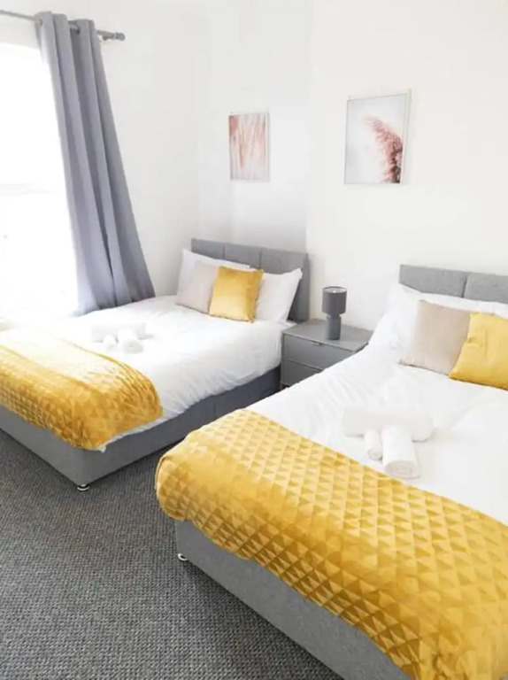 2 bed Townhouse Close to LFC Stadium