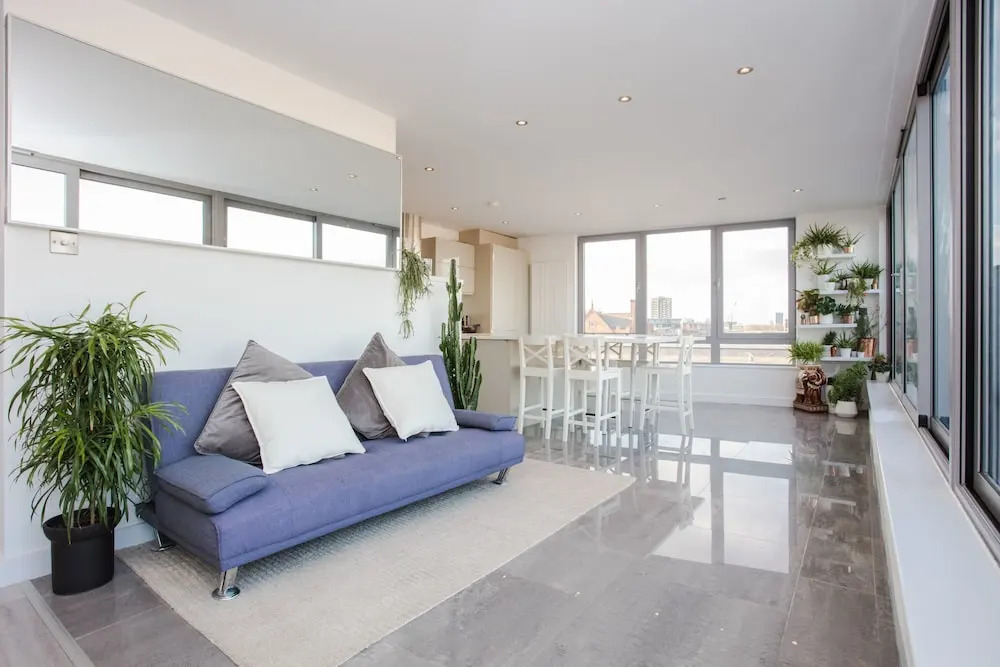 2 Bedroom Penthouse Close To Central London