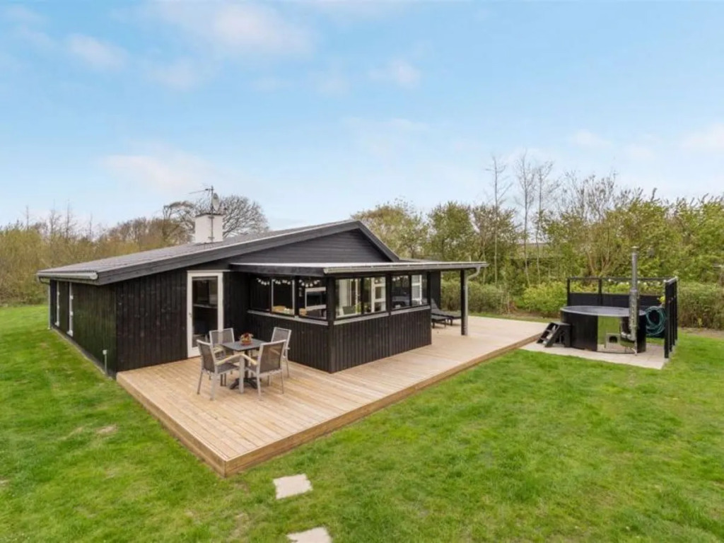 "Gustaf" - 6.8km from the sea in Western Jutland