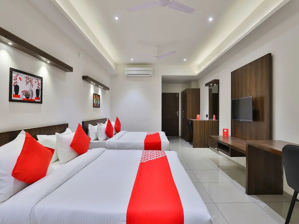 OYO 16604 Hotel Sparsh Inn