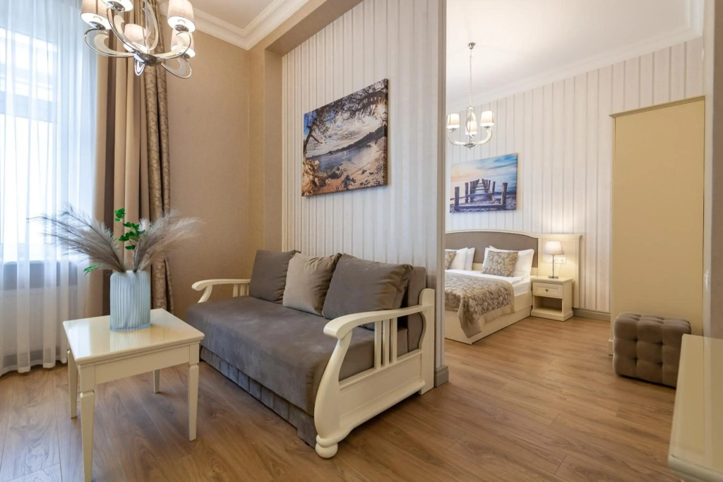 Royal mini-apart hotel on Rynok Square