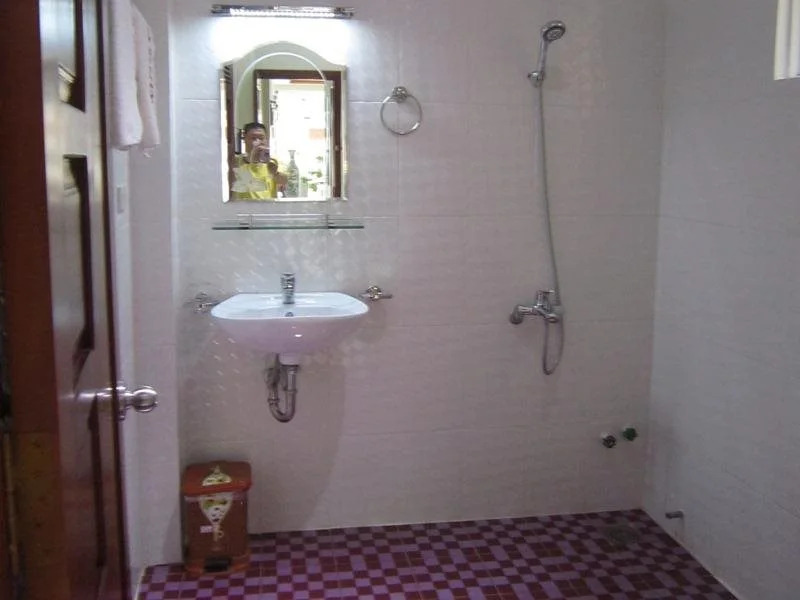 Long Chau Hotel