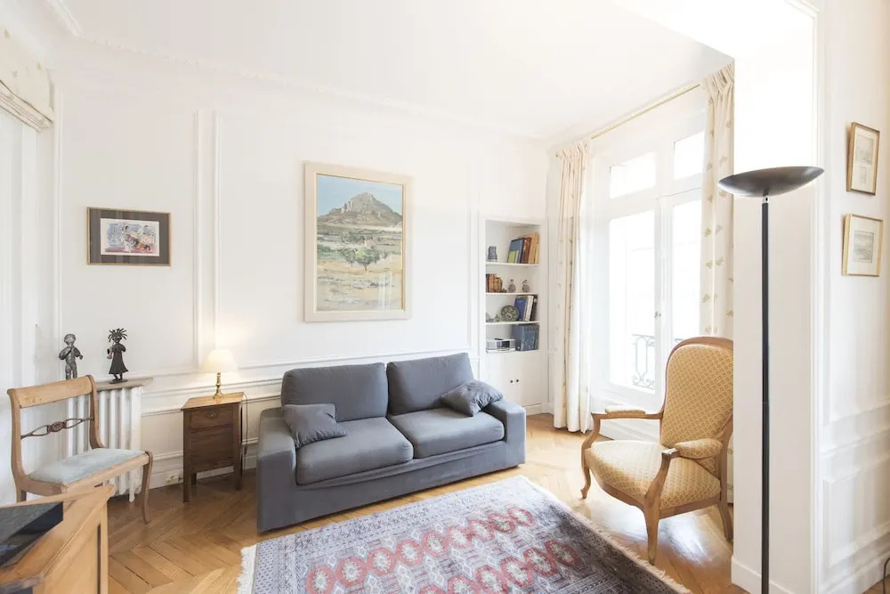 Elegance near Batignolles
