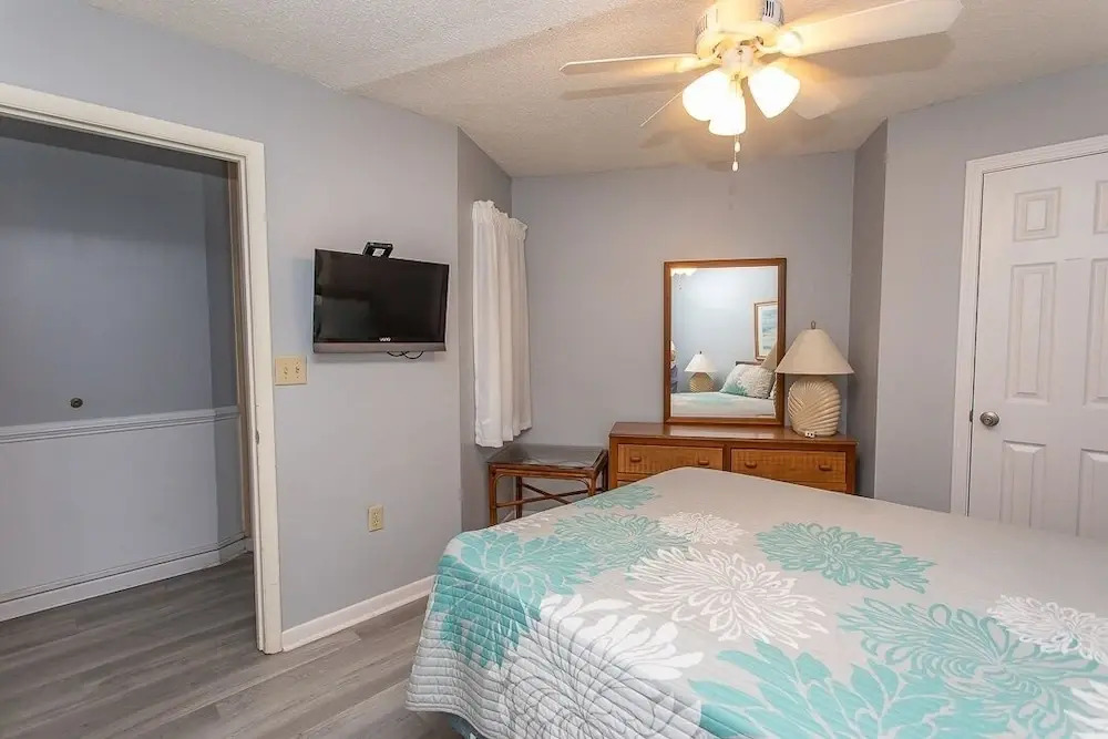 Royal Garden Resort 705 2 Bedroom Condo by RedAwning