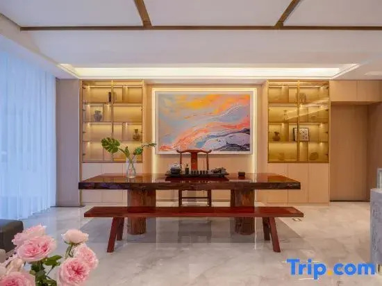 Jianshui Home Inn UP Huayi Collection Hotel (Jianshui High-Speed Railway Station Passenger Station)
