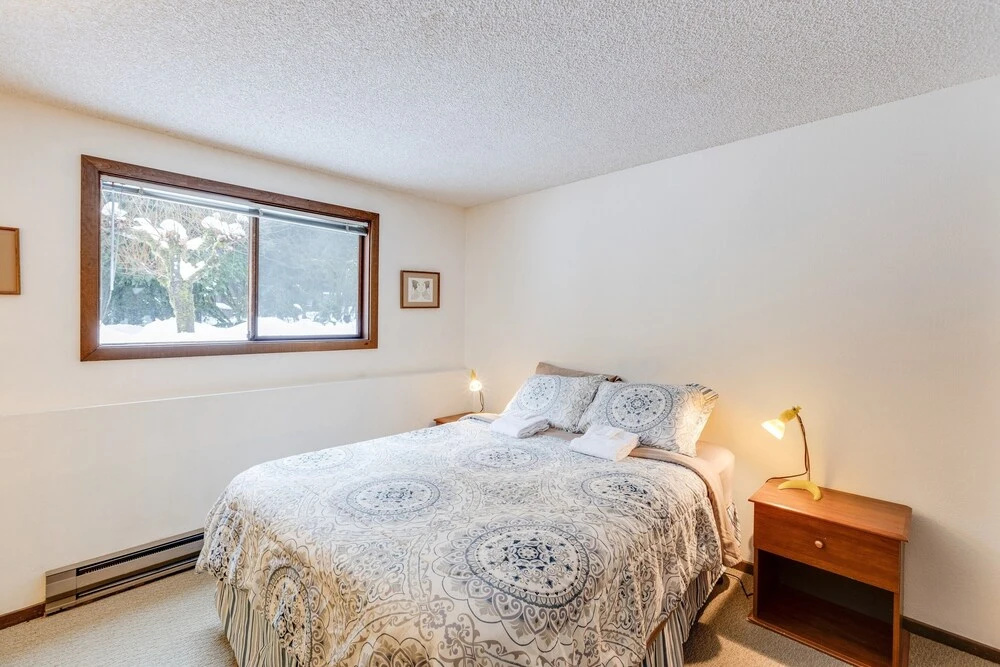 33SW - WiFi - Fireplace - Amenities - Sleeps 4