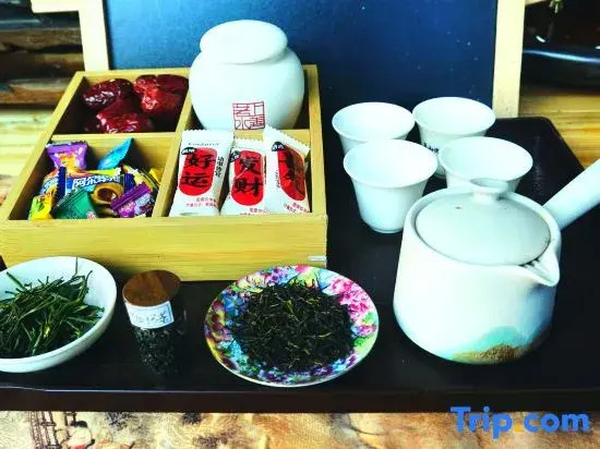 Yuexi Lvshui Yage Farm Yard