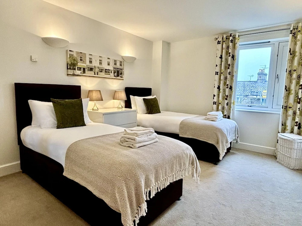 Your Space Apartments - The Hamiltons