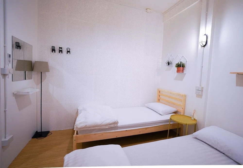 Simple to Sleep Hostel