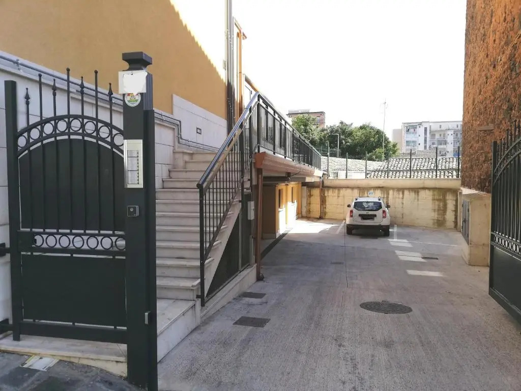 Friends & Family Apartment - Free parking car