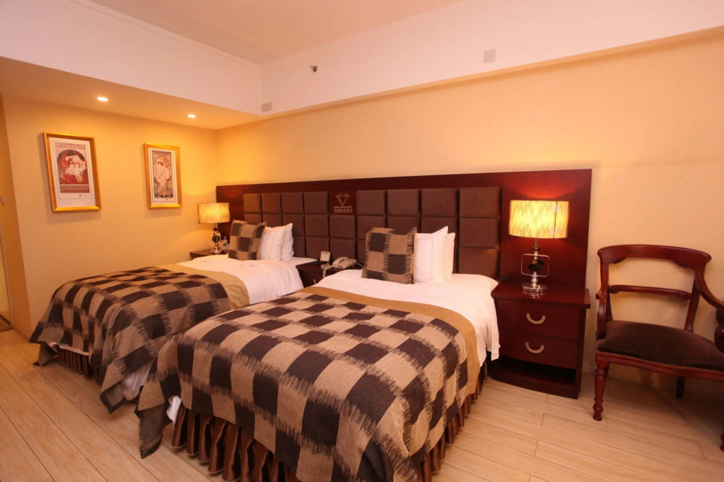 Chengdu Longhu Haibin Hotel