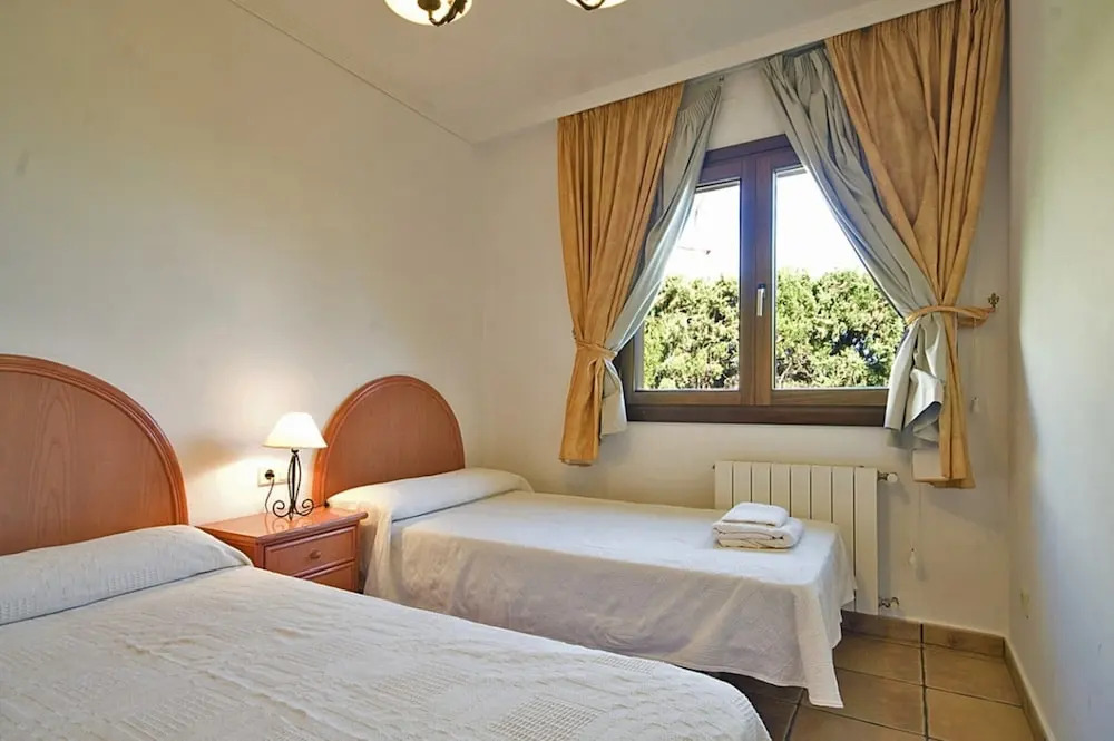 Villa - 6 Bedrooms with Pool and WiFi - 104983