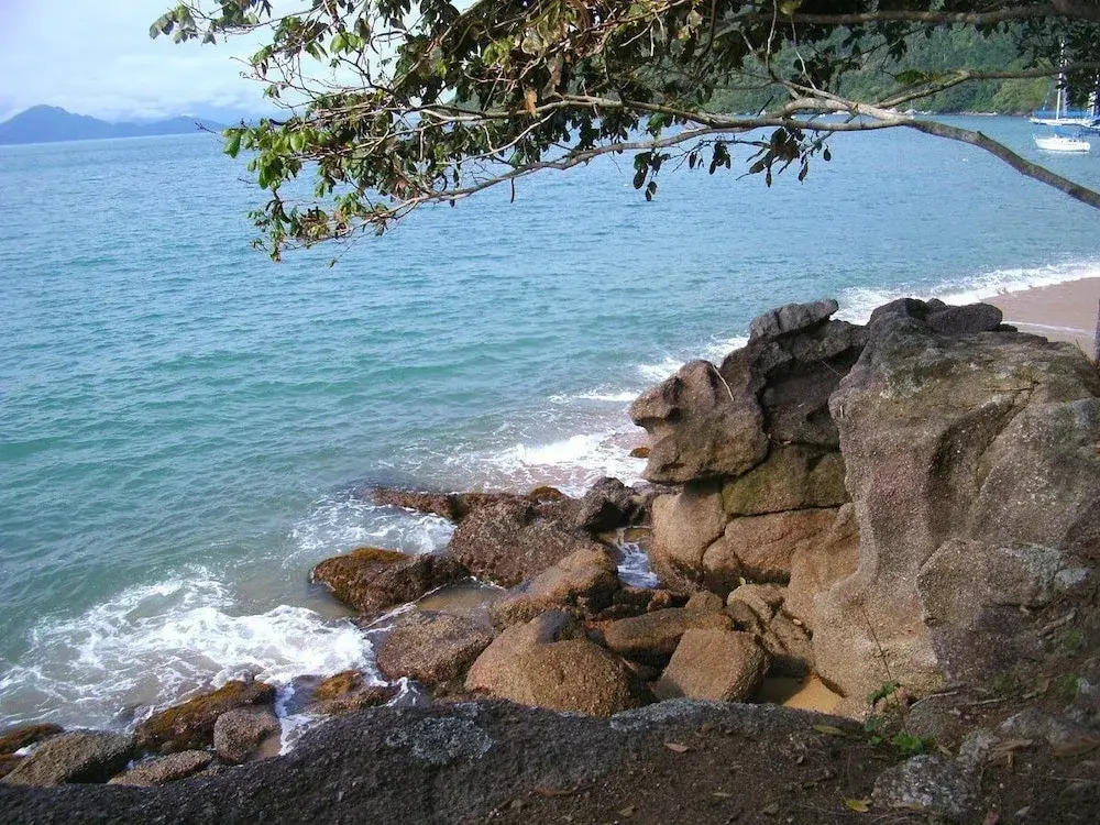 Apartamento novo com piscina, condomínio Ubatuba