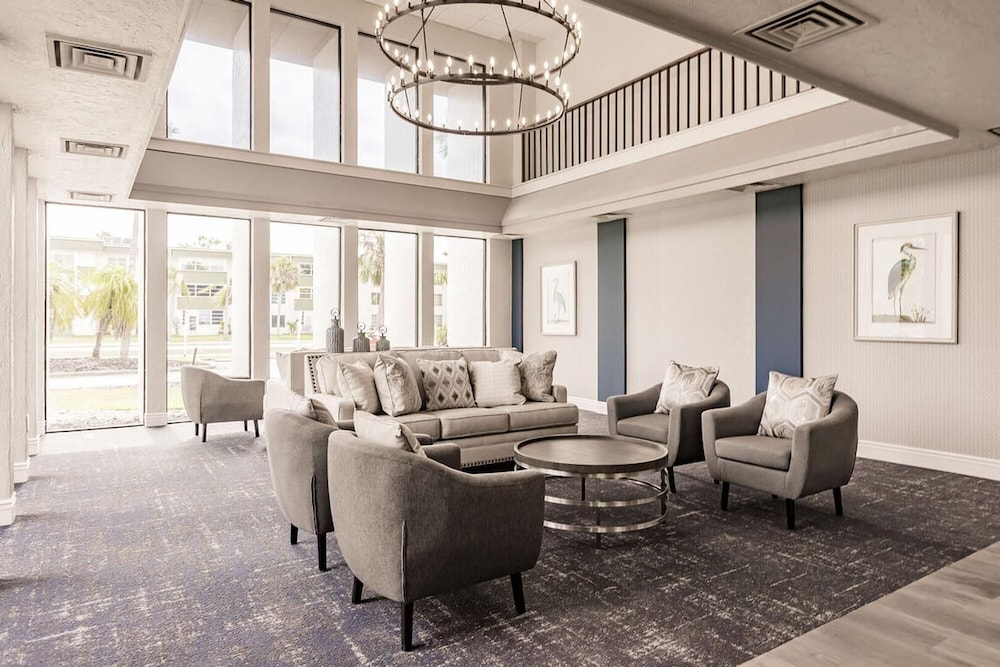 Landing Apartments Near HCA Florida Fawcett Hospital