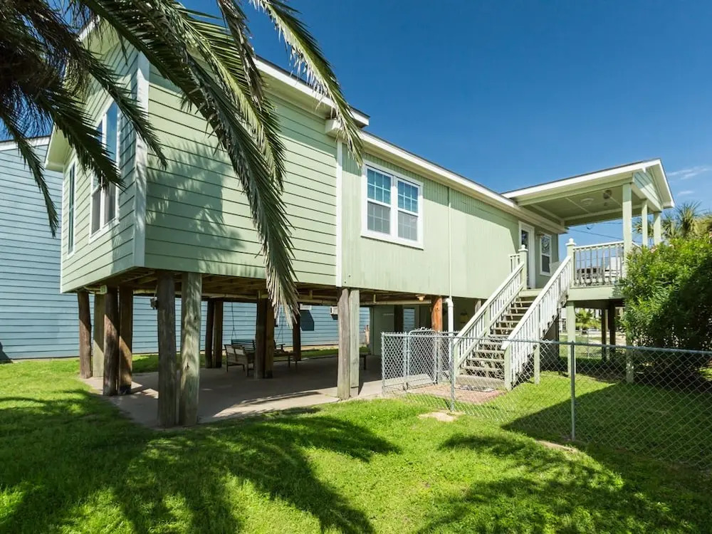 4121 Las Palmas Street Home by RedAwning
