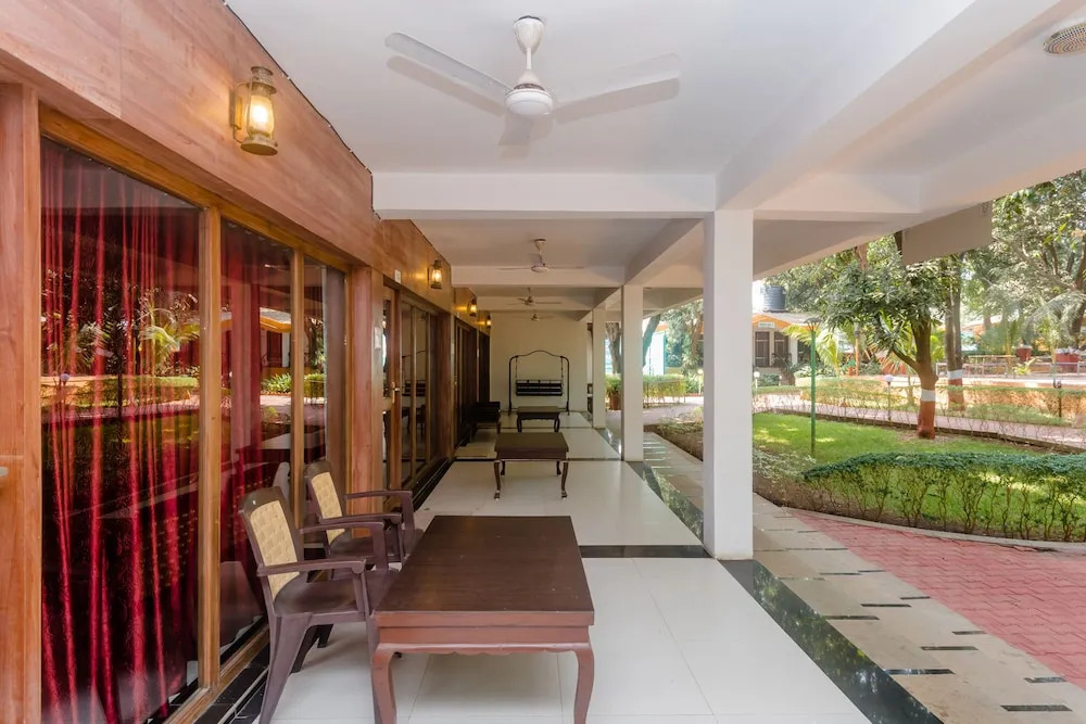 OYO 28759 Green Park Club Resort
