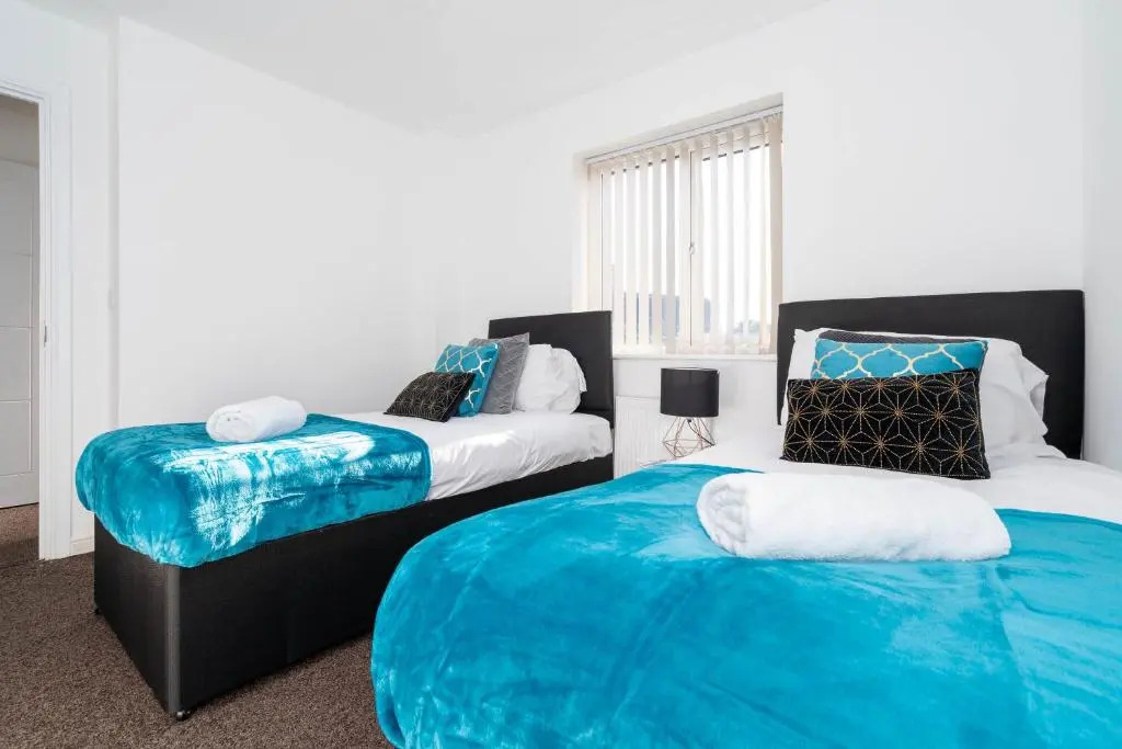 Haus 3 Bedroom House l 6 Guests l Off-street Parking l Garden l TOP RATED l Detatched