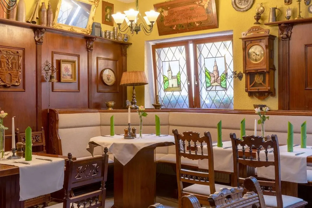 "Zur Altstadt - Am Fuße der Osterburg" Gaststätte, Pension, FEWO