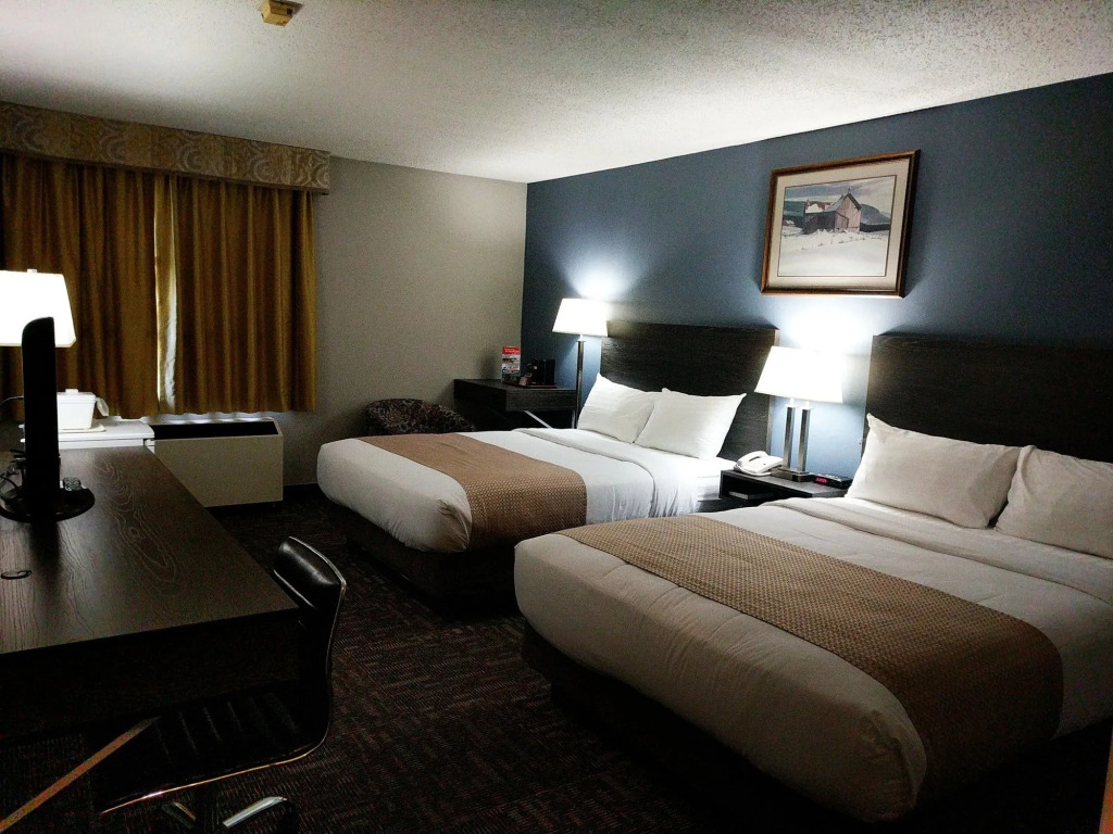 Crestwood Hotel