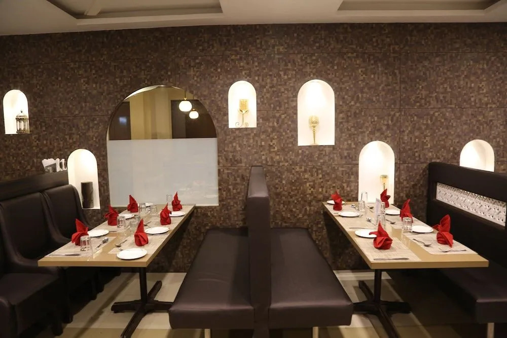 OYO 9953 Hotel Alankar