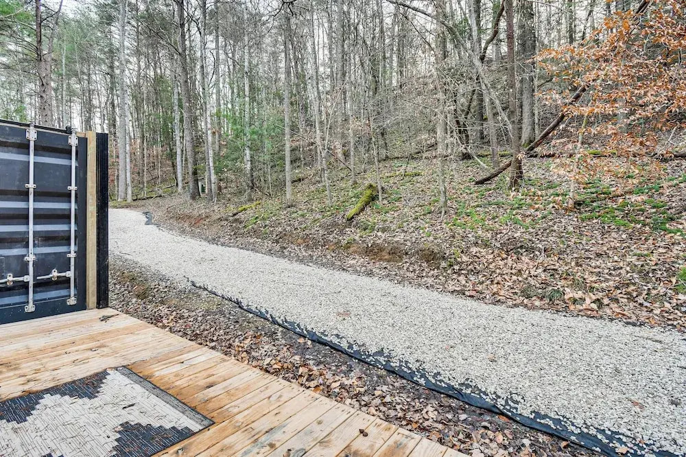 Secluded Red River Gorge Cabin w/ Rooftop Deck!