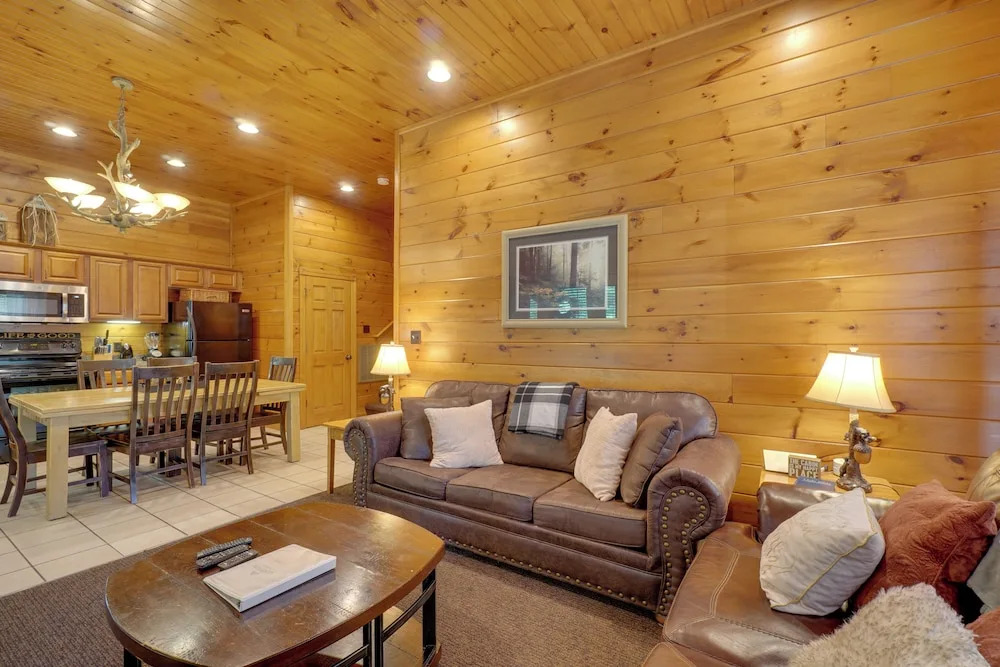 Cabin w/ Hot Tub & Deck, Near Smoky Mtn Trails!