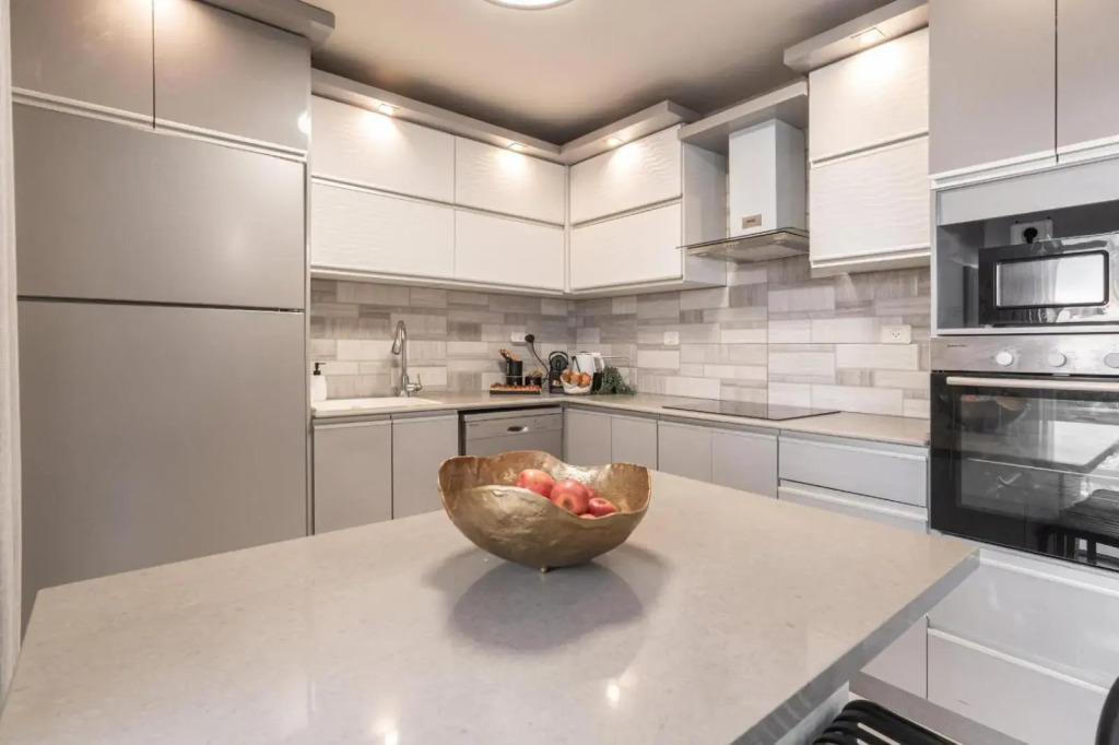 Renovated 2 BR with 2 BTH front Mamilla Mall