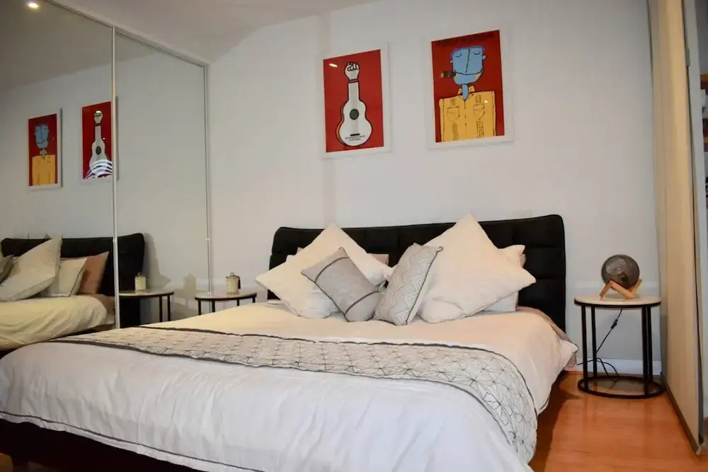 Spacious 1 Bedroom Apartment in the Heart of Melbourne's CBD