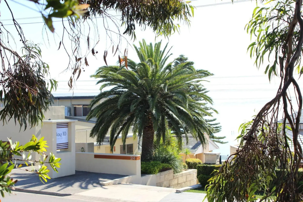 Bay 10 - Suites and Apartments