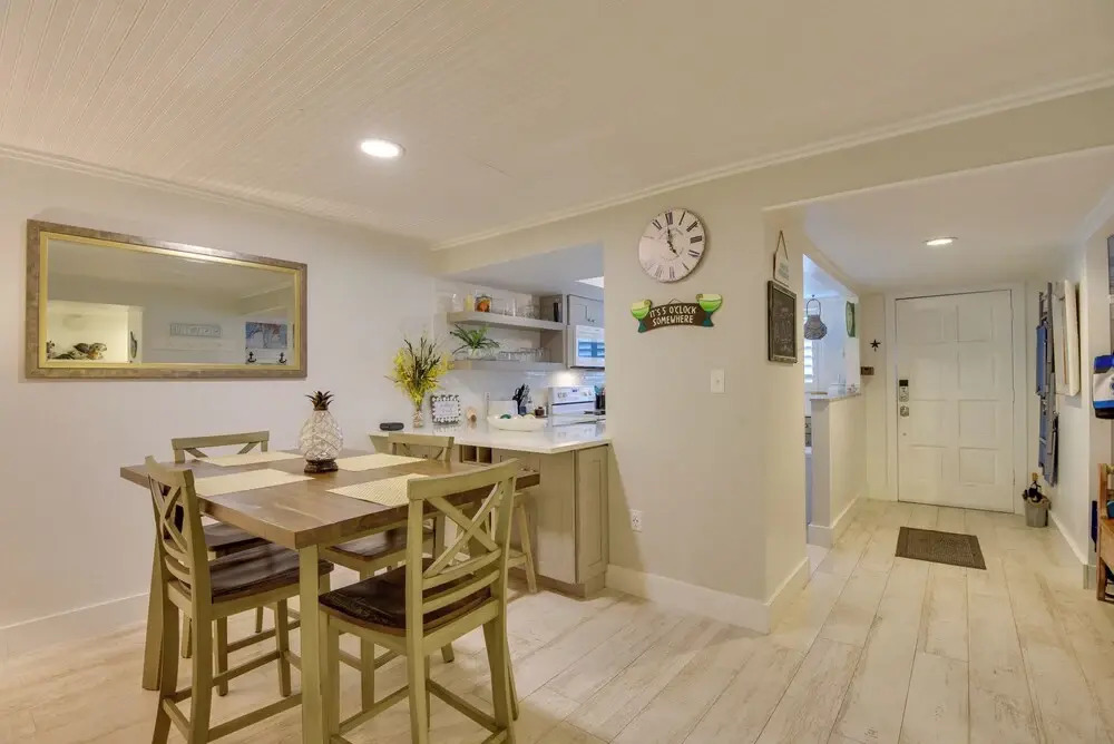 Siesta Key Condo w/ Heated Pool < 1 Mi to Beach