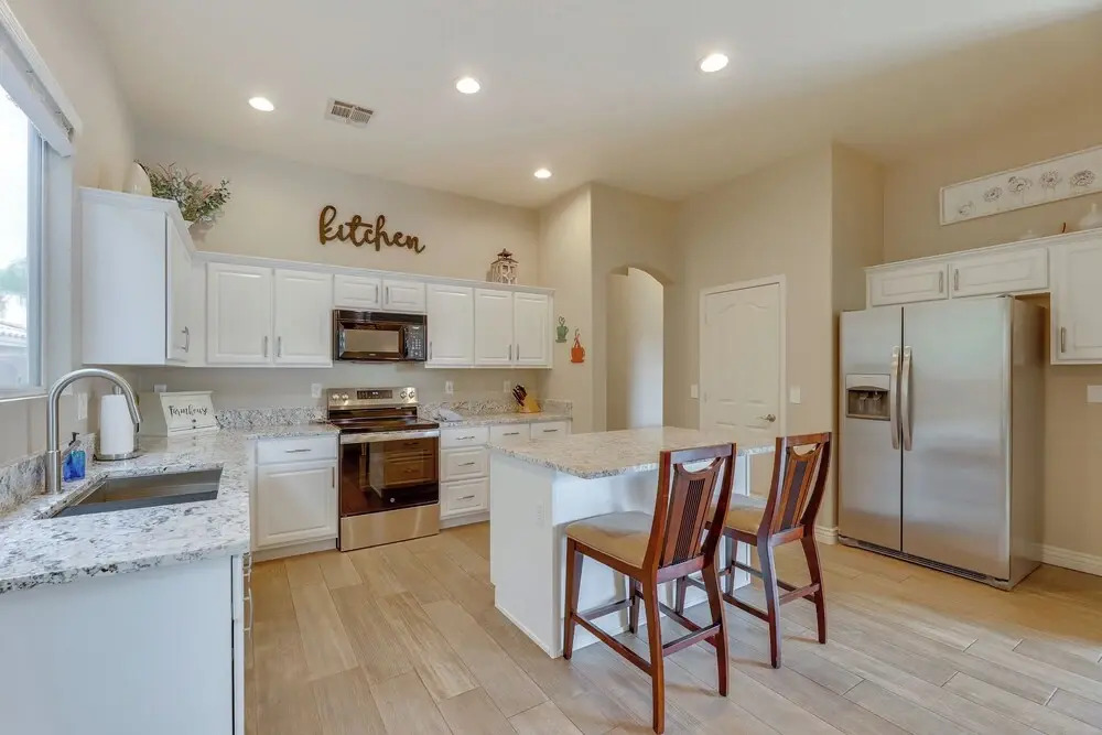 4 Mi to Riparian Preserve: Mesa Abode w/ Hot Tub