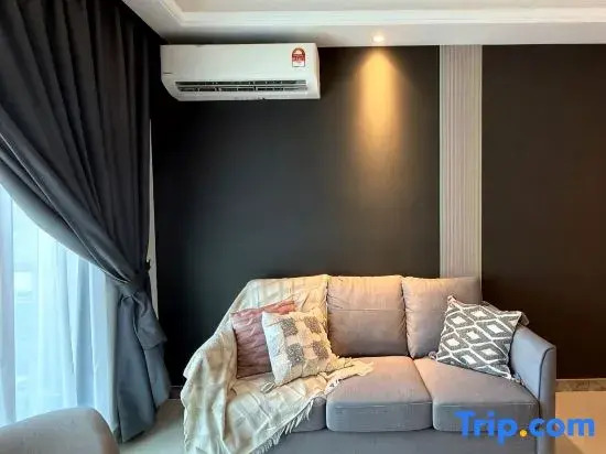 R&F Sea View 2BR  High-End Design, 1 Carpark , 6pax
