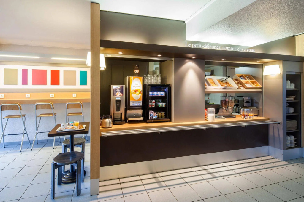 B&B HOTEL CHARTRES Le Forum