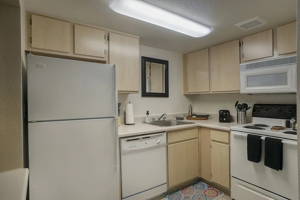 238- Fully Furnished with WiFi by RedAwning