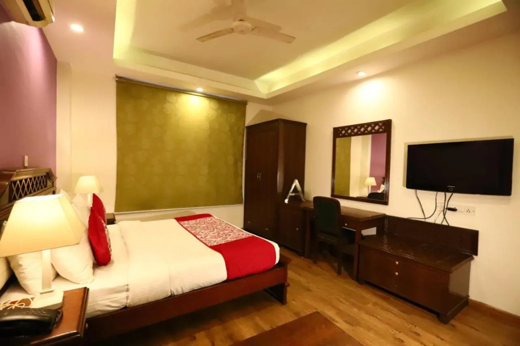 Hotel Ambica Palace AIIMS New Delhi - Couple Friendly Local ID Accepted