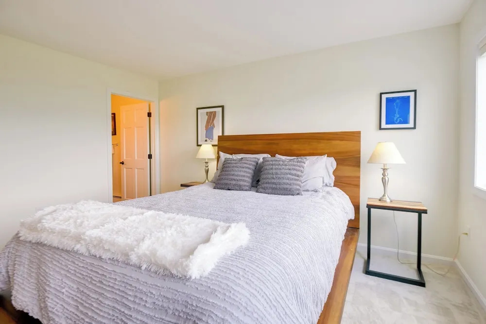 Newly Renovated Bartlett Condo w/ Mountain Views!