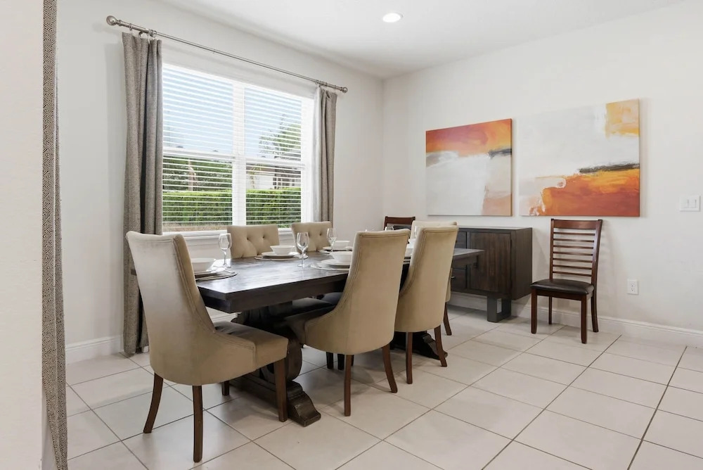 Comfort 6BR Getaway, Private Pool, Great Location