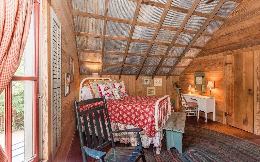 Ada's Peach Street Hideaway - Whole House