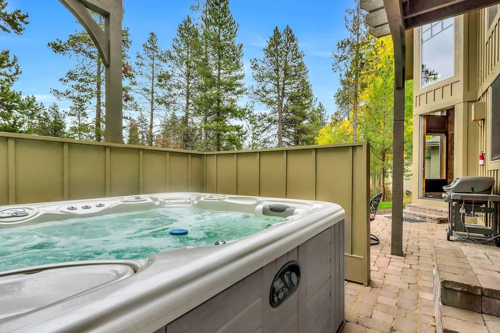 13 Vine Maple Home 5 Bedrooms 5.5 Bathrooms Home