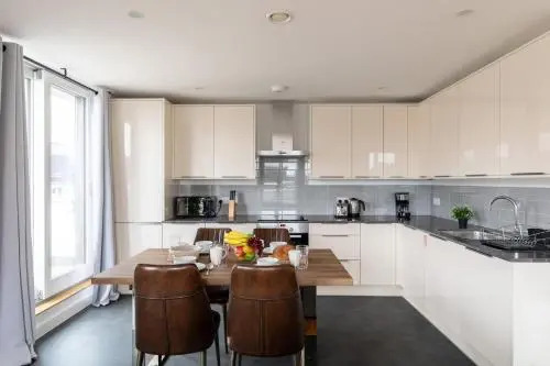 London City Apartments - Luxury and spacious apartment with balcony