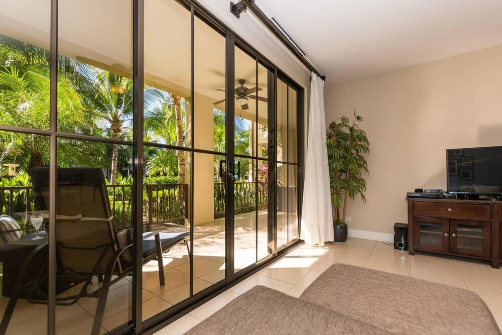 Stylish 1-bedroom That Opens on Pool -pacifico L303