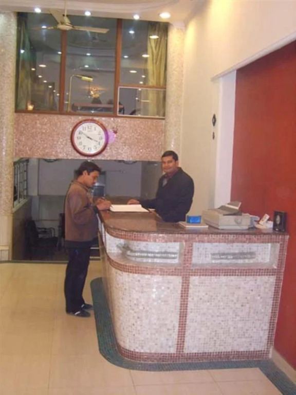 Hotel Pearl Plaza, City Centre - Near Connaught Place & NDLS Railway Station