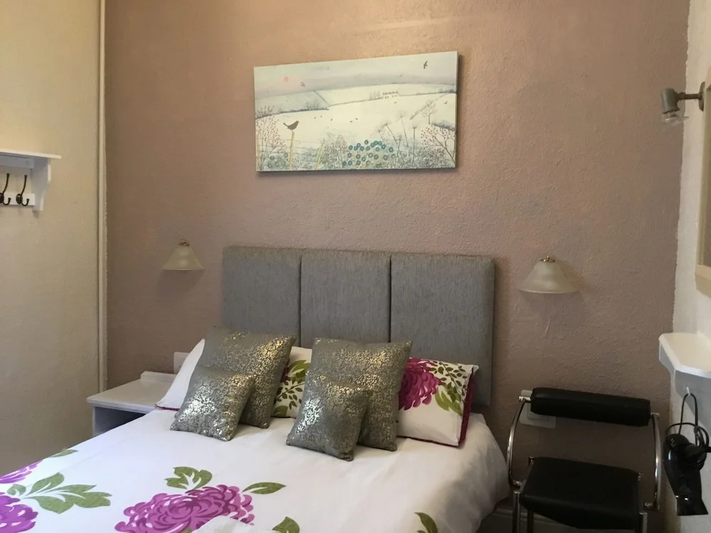 Kirkstall Guest House