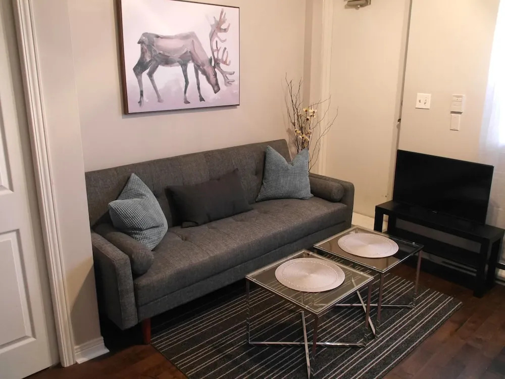 Trendy 1BR Unit on Queen St. W.