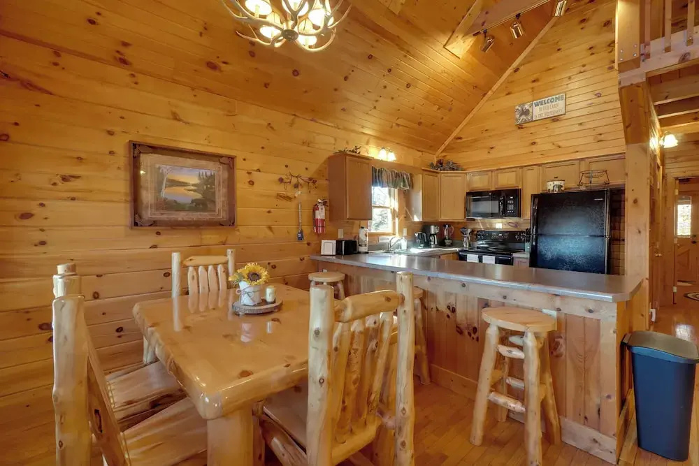 Gatlinburg Scenic Cabin w/ Hot Tub 2 Mi to Dtwn