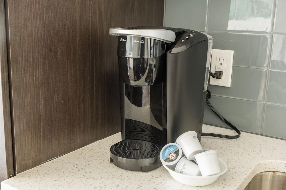 Centrally Located 1 BR and 2 BR Apts with Balcony by Frontdesk